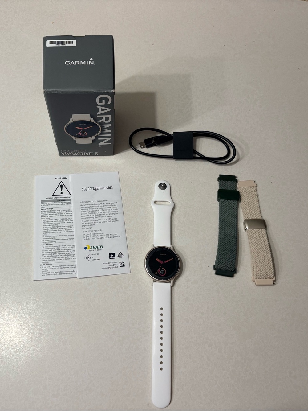 garmin Vivoactive 5 Smartwatch – White with Green and Cream Bands